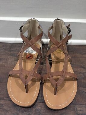 G by Guess Gladiator Style Sandals Tan Zipper Buckle Womens Sz 8